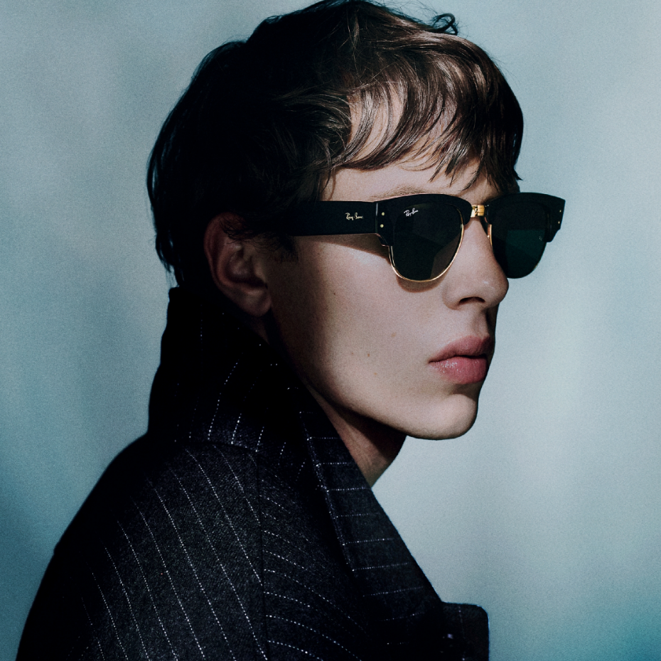 Ray-Ban: Mann mit Sonnenbrille